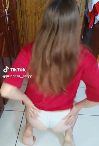 2. Titillating princesa__laryy in Thong while Twerking