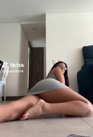 3. Sultry lamari4574 in Panties while Twerking (Upskirt)