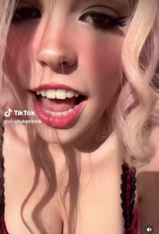 2. Sultry viraltubetiktok Shows Cleavage in Bra