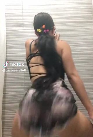 21. Sultry barbiee.v Shows Butt while Twerking