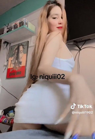 6. Luscious niquiii1902 Shows Butt while Twerking (Upskirt, Oops)