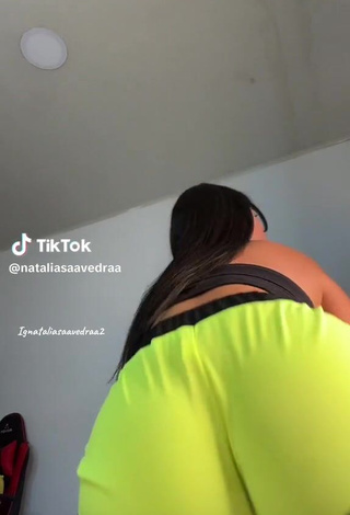 5. Sexy Natalia Saavedra Shows Butt while Twerking