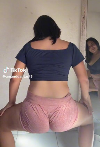 2. Sexy amanddantas_3 Shows Big Butt while Twerking