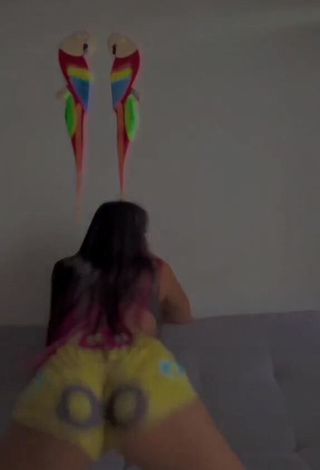 5. Sweetie Hanna Roldan Shows Butt while Twerking