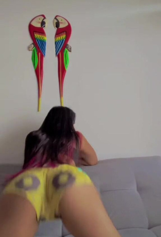 6. Sweetie Hanna Roldan Shows Butt while Twerking