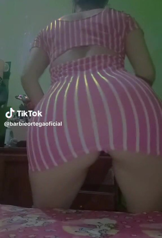 3. Sultry barbieortega Shows Butt while Twerking (Upskirt)