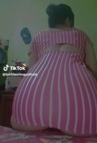 4. Sultry barbieortega Shows Butt while Twerking (Upskirt)