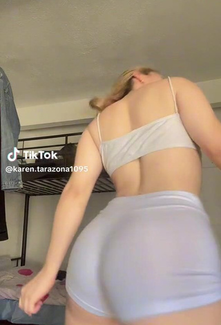 4. Karentarazona1095 Blonde teen twerking in shorts