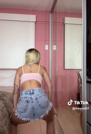 6. Sultry Thallita Treyce Shows Butt while Twerking