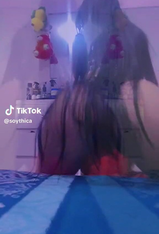 2. Sultry soythica Shows Butt while Twerking