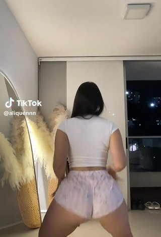 2. Sweetie aliquennn Shows Butt while Twerking