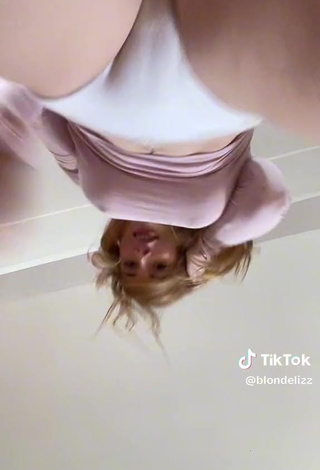 Luscious blondelizz No Bra (Oops)