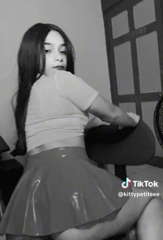 5. Hot skirt gstring twerk  Kittypetitee