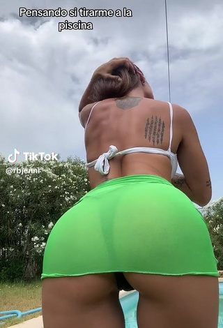 1. Sultry Jenni Reis Shows Butt