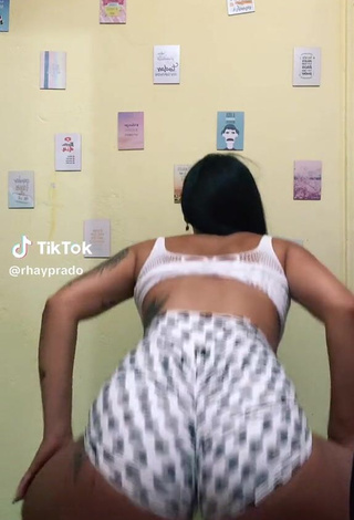 4. Luscious rhayprado Shows Butt while Twerking