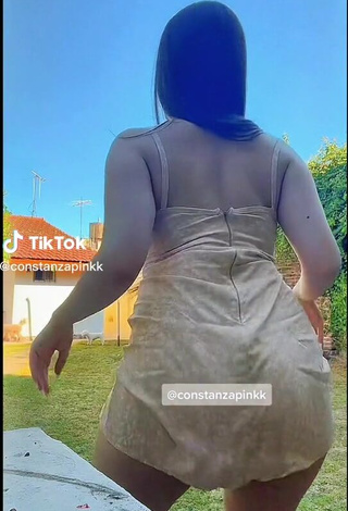 6. Sexy Constanza Pink Shows Butt while Twerking (Upskirt)