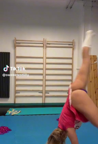 Luscious sweeetestlilly in Thong while doing Sports Exercises (Upskirt)