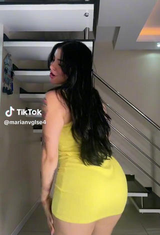 3. Cute Marian Gómez Shows Butt while Twerking (Upskirt)