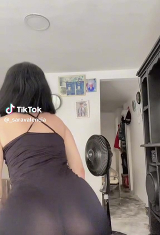 1. Sultry Sara Valencia Shows Butt while Twerking