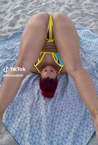 1. Sultry fitnesskini Shows Asshole while Leg Spread