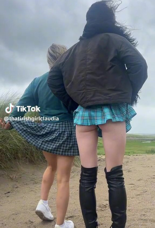 2. Beautiful thatirishgirlclaudia Shows Butt (Upskirt)