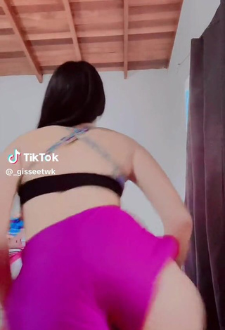 2. Sultry Gissee Twk Shows Cameltoe while Twerking