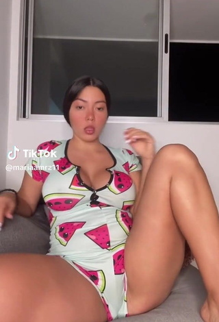 2. Sexy Mariam Rodriguez Shows Cleavage in Overall while Leg Spread (Side Boob)