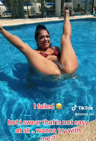 Sultry bendy.lau Shows Butt at the Swimming Pool while doing Yoga