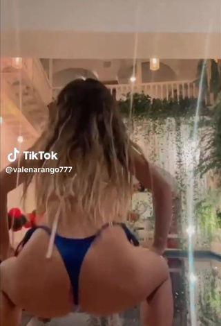 Luscious valenarango777 in Thong while Twerking (Side Boob)