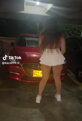 3. Sultry karoll99.5 Shows Big Butt while Twerking