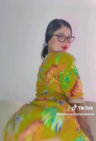 6. HOt babe twerkin in dress babymanuelacadavid Manuelacadavid