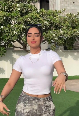 3. Luscious Aydas Shows Cleavage in White Crop Top