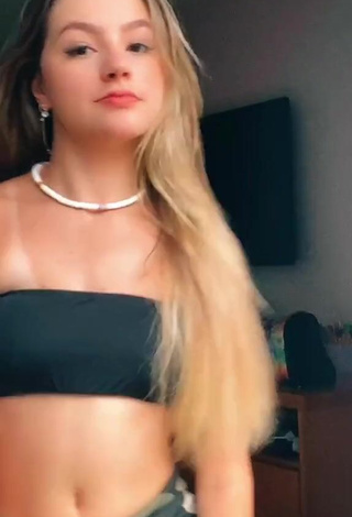 Hot bela Shows Cleavage in Black Tube Top