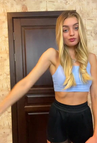 Diana Belitskay Looks Seductive in Blue Crop Top