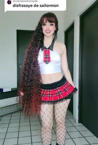 3. Bella Dueñas Looks Gorgeous in Crop Top