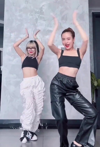 4. Really Cute Bùi Thảo Ly in Black Crop Top