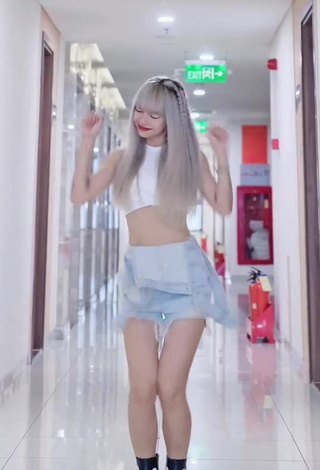 Wonderful Bùi Thảo Ly in White Crop Top