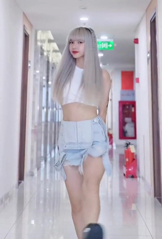 3. Wonderful Bùi Thảo Ly in White Crop Top