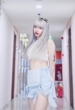 5. Wonderful Bùi Thảo Ly in White Crop Top