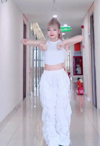 6. Pretty Bùi Thảo Ly in White Crop Top