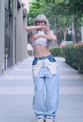 2. Sweet Bùi Thảo Ly in Cute White Crop Top