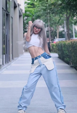 4. Sweet Bùi Thảo Ly in Cute White Crop Top