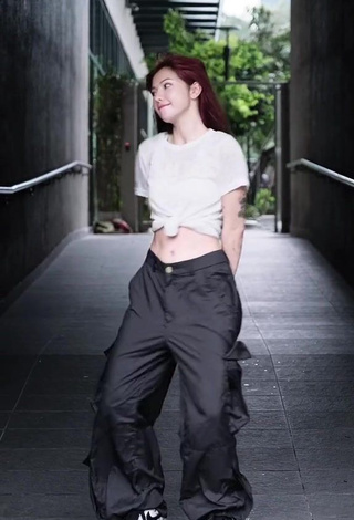 Cute Bùi Thảo Ly Shows Cleavage in White Crop Top