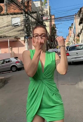 4. Cibelly Ferreira Shows her Cute Cleavage in a Street (Side Boob)