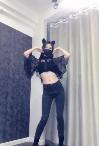 Han Qui in Inviting Black Crop Top