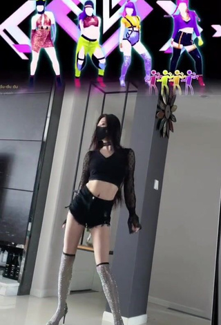 3. Han Qui in Sexy Black Crop Top