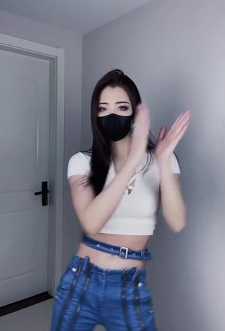 3. Adorable Han Qui Shows Cleavage in Seductive White Crop Top