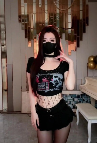 Hot Han Qui in Crop Top