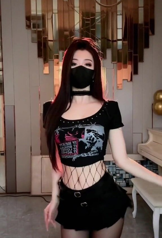 2. Hot Han Qui in Crop Top