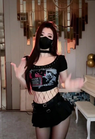 5. Hot Han Qui in Crop Top